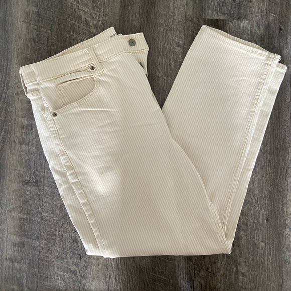 Old Navy Sky High Straight Jeans - Picture 1 of 6